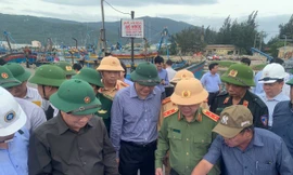Trung tướng Nguyễn Văn Sơn, Thứ trưởng Bộ Công an, có mặt tại Đà Nẵng chỉ huy công an phối hợp các lực lượng ứng phó bão...