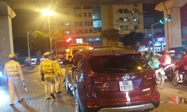 Nam tài xế có biểu hiện say xỉn khi bị lực lượng chức năng kiểm tra.