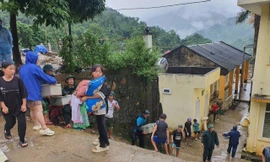 Đất đồi sạt lở xuống ký túc xá ở Thanh Hóa, di dời khẩn cấp 214 học sinh