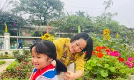 Cô trò ở Thanh Hóa cắt tóc tặng bệnh nhân ung thư