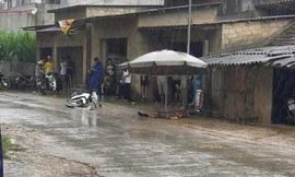 Xe tải văng bánh khi đang chạy, người ngồi bên đường tử vong