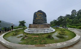 Mưa lớn kéo dài gây sạt lở 'Cổng trời Mường Lát'