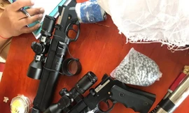 Kiểm tra ô tô phát hiện 2 khẩu súng cùng 3.000 viên đạn chì