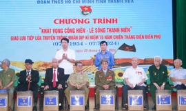 Tiếp lửa truyền thống nhân kỷ niệm 70 năm Chiến thắng Điện Biên Phủ