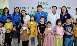 Bàn giao khu vui chơi cho bệnh nhi tại Bệnh viện Nhi Thanh Hóa