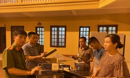 Xe thư báo chở lậu 40.000 bao thuốc lá trị giá gần 1 tỷ đồng