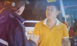 Bị nhắc nhở, người đàn ông dùng dùi cui điện tấn công lực lượng an ninh sân bay