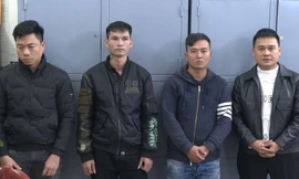 Rút súng uy hiếp, cưỡng đoạt tài sản trên chiếu bạc