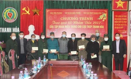 Trao tặng quà Tết cho cựu Thanh niên xung phong tỉnh Thanh Hóa