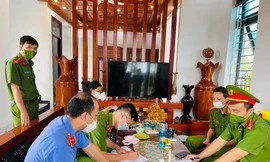 Bị chém trọng thương vì đứng trước cửa nhà đối thủ chửi bới, tiểu bậy