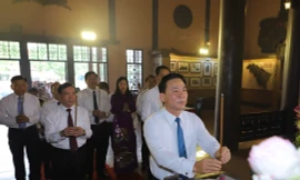 Lãnh đạo tỉnh Thanh Hóa dâng hương, dâng hoa tưởng niệm Chủ tịch Hồ Chí Minh