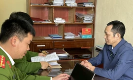 Làm theo chỉ đạo của chủ tịch huyện, cựu chủ tịch xã và phó chi cục thuế bị khởi tố