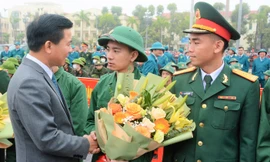 Hơn 3.500 thanh niên Thanh Hóa, 900 thanh niên Quảng Bình lên đường nhập ngũ