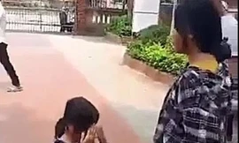 Nữ sinh ở Thanh Hóa bị tát, bắt quỳ gối giữa sân trường