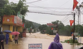 Nước lũ ở Thanh Hóa lên, cuốn trôi nữ công nhân và một xe tải