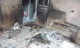 Phá khoá, đột nhập đốt nhà hàng xóm để trả thù