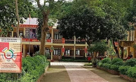 Thanh Hoá: Nữ sinh bị tát, bắt quỳ giữa sân trường