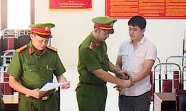 Cán bộ địa chính tự chế giấy phép xây dựng giả để đưa cho người dân