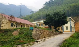 Bắt quả tang ba cán bộ xã đánh bạc