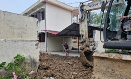 Tháo dỡ trạm biến áp dựng trong khuôn viên trường học ở Thanh Hóa