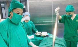 Thanh Hoá: Cứu sống người đàn ông bị xà beng đâm xuyên thành bụng