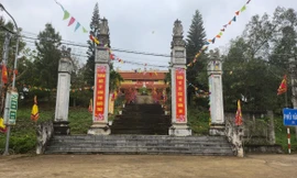 Phủ Vàng tại xã Hoằng Xuân, huyện Hoằng Hoá.