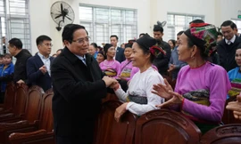 Thủ tướng Phạm Minh Chính chúc Tết gia đình chính sách, công nhân tại Thanh Hóa