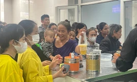 Rưng rưng những suất cháo nghĩa tình 