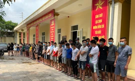 Bắt quả tang 40 dân chơi 'đập đá' trong quán karaoke 