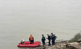 Tìm thấy thi thể nam sinh lớp 11 nhảy cầu trên sông Mã