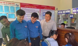 Bí thư T.Ư Đoàn thăm, động viên đội hình tình nguyện hỗ trợ vận hành chính quyền địa phương 2 cấp tại Thanh Hóa