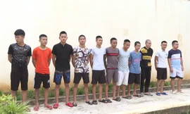 Dùng súng tự chế đuổi bắn nhau trên đường