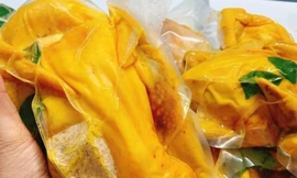 Gà ủ muối được giao bán trên mạng xã hội. Ảnh minh hoạ