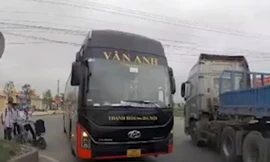 Hình ảnh xe khách đi ngược chiều