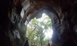 Hang Mắt Rồng trong lòng thành phố Thanh Hóa 