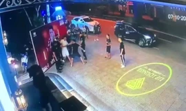 [CLIP] Nam thanh niên bị đâm tử vong khi đứng chụp ảnh trước quán bia ở Thanh Hoá