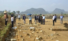 Khai quật hào thành phía Đông và Tây Thành Nhà Hồ