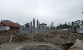 Hiện trường 'tu bổ' giếng cổ tại đền thờ sử gia Lê Văn Hưu