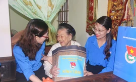 Tuổi trẻ Thanh Hóa tổ chức bữa cơm tri ân tại nhà Mẹ Việt Nam Anh hùng
