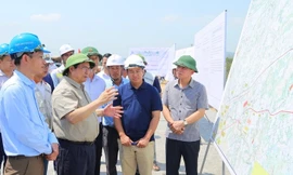 Thủ tướng Phạm Minh Chính kiểm tra tiến độ cao tốc Bắc - Nam, đoạn qua tỉnh Thanh Hóa