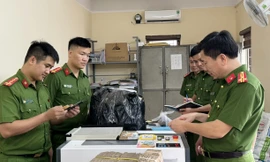 Phá đường dây sản xuất 2.000 giấy phép lái xe, đăng ký xe giả