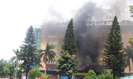 Bệnh viện Nhi Thanh Hóa phát hỏa vào giữa trưa