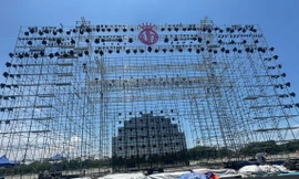 Chạy đua ngày đêm thi công sân khấu chung kết Hoa hậu Việt Nam