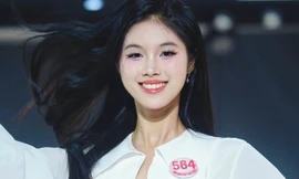 Thí sinh Hoa hậu Việt Nam khoe chân dài trên sàn tập catwalk