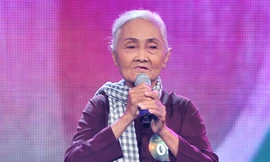 Đi thi hát ở tuổi 74