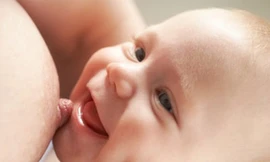 'Hỏng ngực' vì cho con bú?