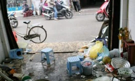 Sốc với phở 'gián', bún 'thạch sùng' ở Hà Nội