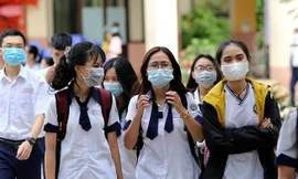 Đợt 1 kỳ thi tốt THPT Quốc gia năm 2021 vừa kết thúc, sự chia sẻ, quan tâm của các giám thị để lại ấn tượng cho nhiều bạn trẻ 