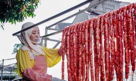 Cô gái Chăm khởi nghiệp với sản phẩm OCOP "Tung lò mò" 