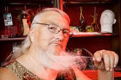 Phụ nữ có bộ râu dài nhất thế giới